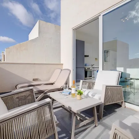 Apartament Charming 1br Penthouse In Gzira *
