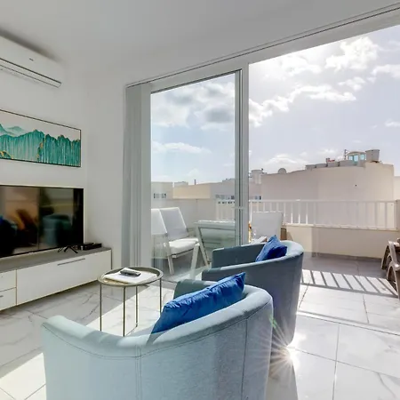Charming 1br Penthouse In Gzira *