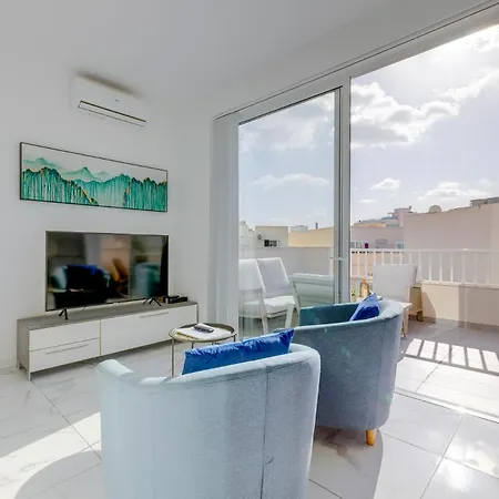 Charming 1br Penthouse In Gzira * 斯利马