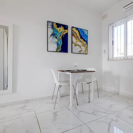 Charming 1br Penthouse In Gzira 公寓