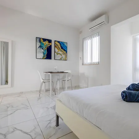Apartment Charming 1br Penthouse In Gzira