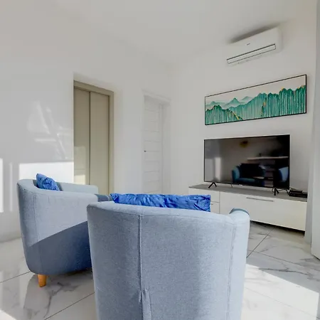Charming 1br Penthouse In Gzira * 斯利马