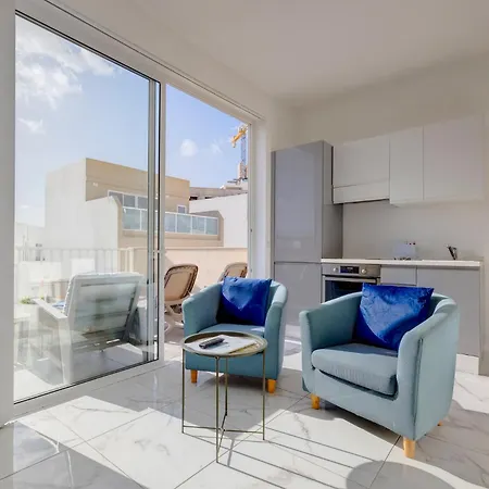 Charming 1br Penthouse In Gzira شقة *