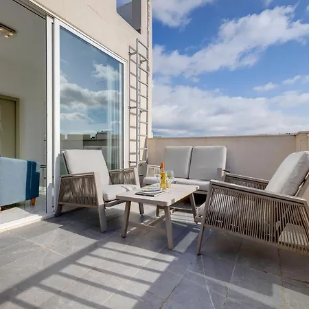 Charming 1br Penthouse In Gzira Sliema