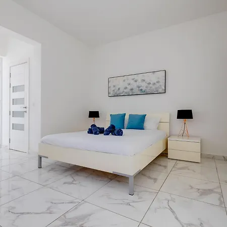 Charming 1br Penthouse In Gzira 斯利马