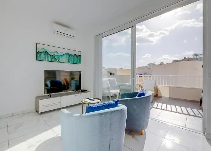 Charming 1br Penthouse In Gzira * Sliema