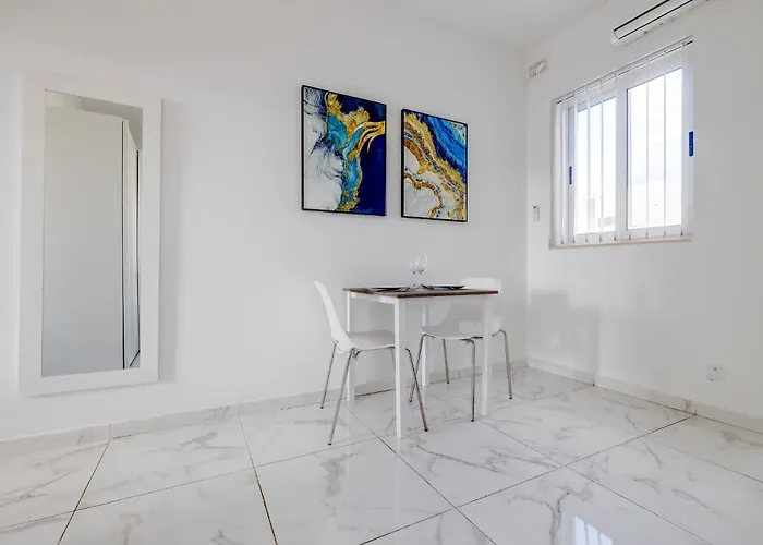Charming 1br Penthouse In Gzira Lejlighed