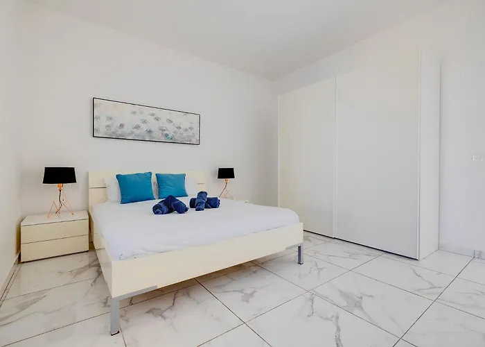Charming 1br Penthouse In Gzira Lejlighed Sliema