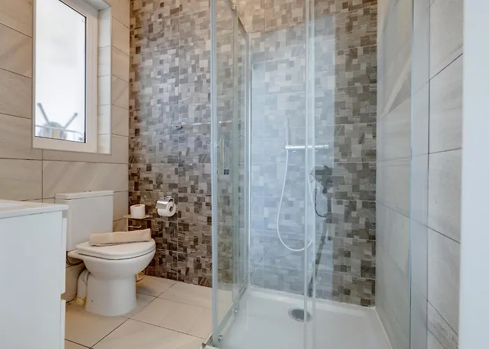 Charming 1br Penthouse In Gzira Sliema