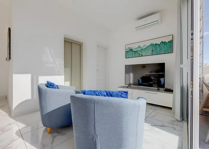 Charming 1br Penthouse In Gzira * Sliema