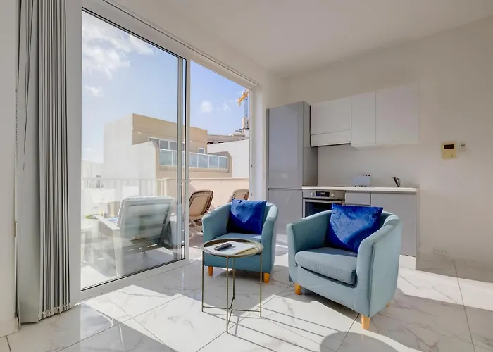 Charming 1br Penthouse In Gzira Lejlighed *