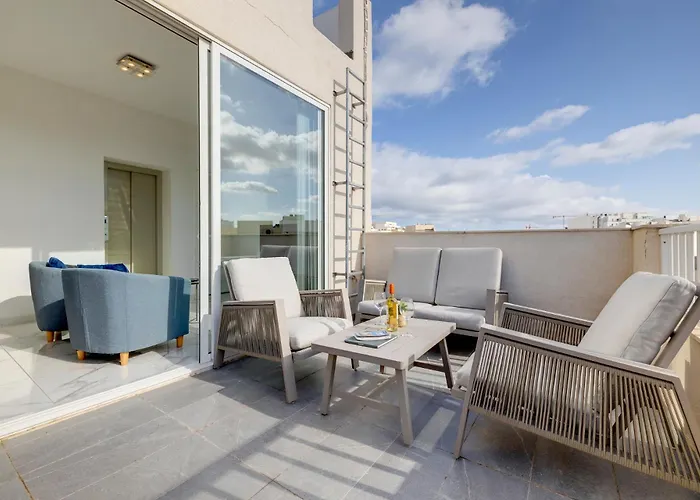 Charming 1br Penthouse In Gzira *