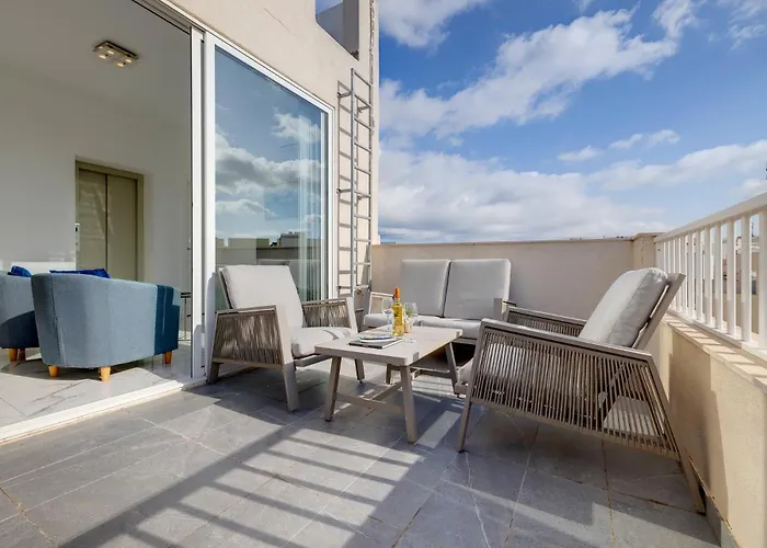 Charming 1br Penthouse In Gzira Sliema
