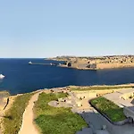 Charming 1br Penthouse In Gzira