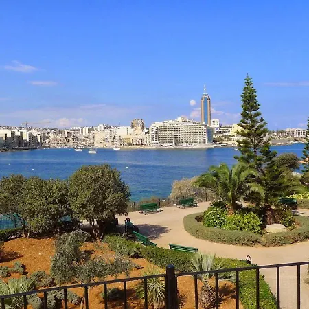 Apartment Charming 1br Penthouse In Gzira